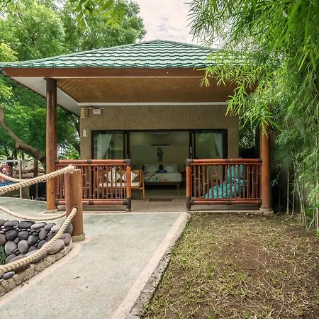 Lunar Dive Resort: Bamboo Villas